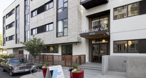 A lawsuit filed by Macadam Landing Apartments and Guardian Development against Andersen Construction alleges nonconforming and defective work on the Oxbow 49 building, an apartment project in Johns Landing completed last year. Photo by Sam Tenney of the DJC.