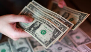 U.S. dollar banknotes are seen in this illustration taken March 24, 2026. (PHOTO: REUTERS/Dado Ruvic/File)
