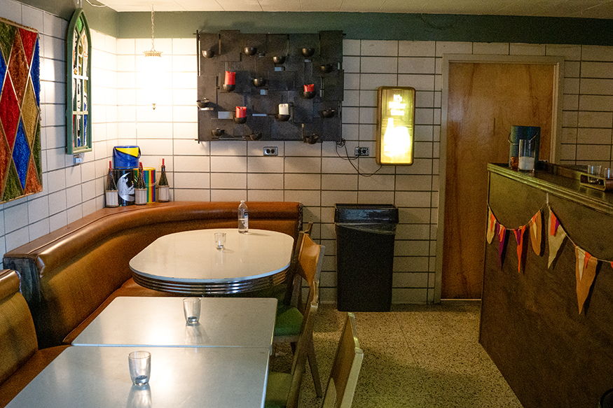 A lounge area is part of the IFS location, which used to be a bus terminal. (PHOTO: MARC LUTZ, IBR)