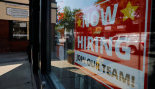 A "Now Hiring" sign hangs in the window of a hair salon in the Greater Boston town of Medford, Massachusetts, on Aug. 12, 2025. (PHOTO: REUTERS/Brian Snyder/File)