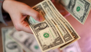 U.S. dollar banknotes are seen in this illustration taken March 24, 2026. (PHOTO: REUTERS/Dado Ruvic/File)