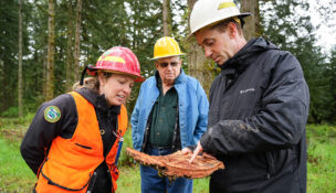 Christine Buhl, an entomologist for Oregon Department of Forestry, left, Steve Ziglinski, a timber owner, center, and Spencer Mitchell, small forestland owner forester for Oregon Department of Forestry, right, analyze Douglas fir bark on April 21 in Scio. (PHOTO: VIA REUTERS CONNECT)