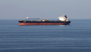 Oil tankers pass through the Strait of Hormuz, Dec. 21, 2018. (PHOTO: REUTERS/Hamad I Mohammed/File)